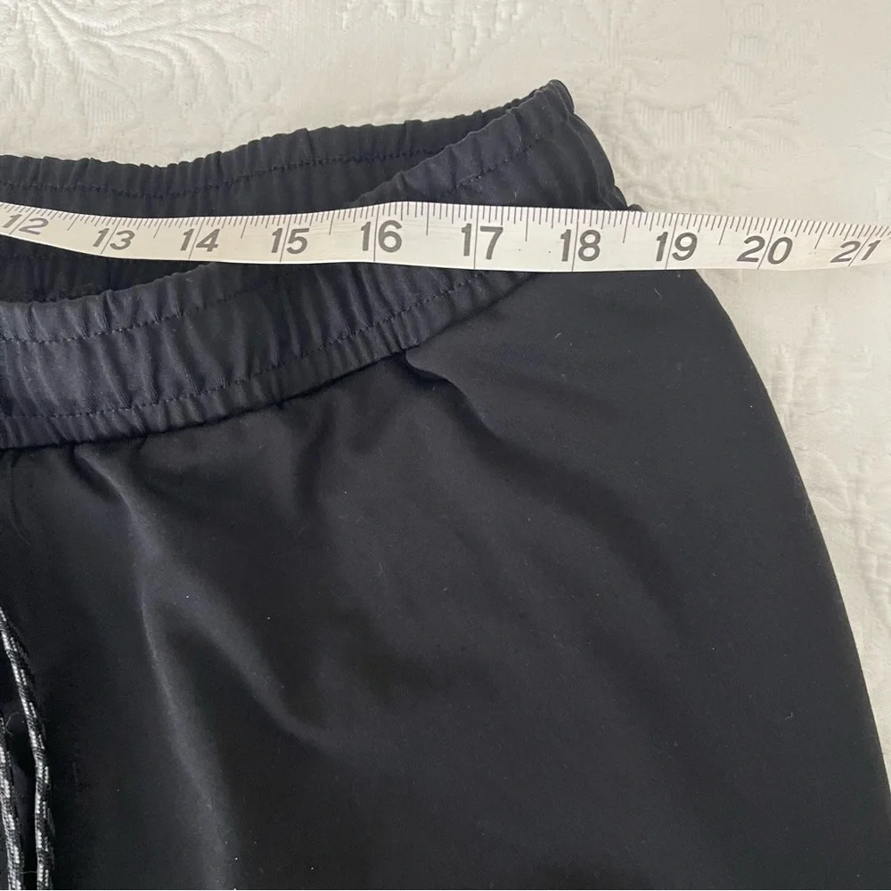 Kirkland Black Jogger Sweatpants. Like new. zippered pockets. Size XL